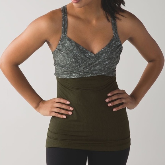 Lululemon Wrap It Up Tank in Jazzy White Gator Green / Gator Green Sz 6 - Picture 2 of 11